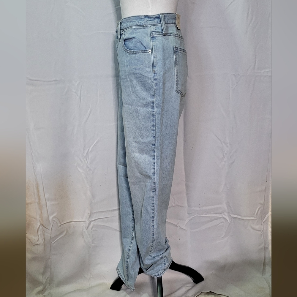 Universal Thread Women's NWT Light Wash High Rise 90's Straight Jeans Size 12R - Picture 9 of 14